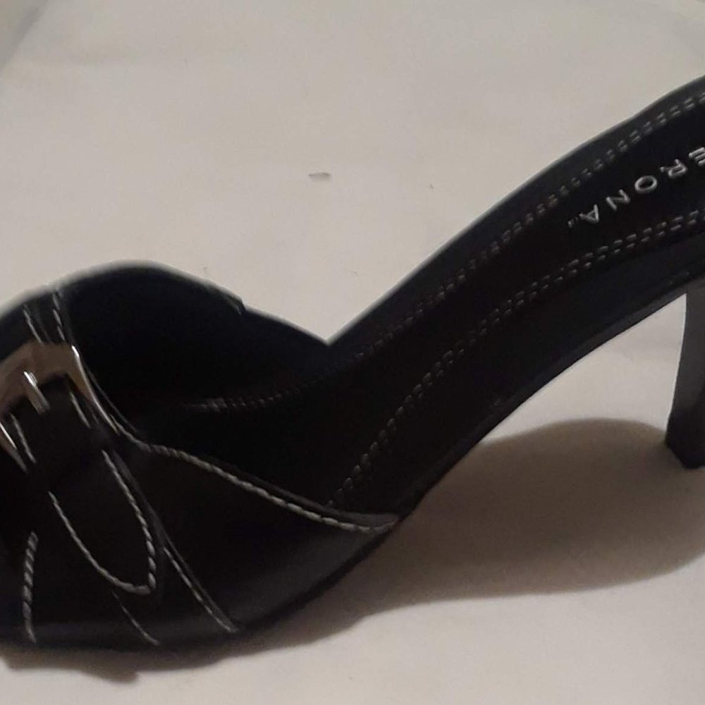 Merona Black Leather Buckle Slide Sandals 5" heel size 7 1/2 - Picture 4 of 4